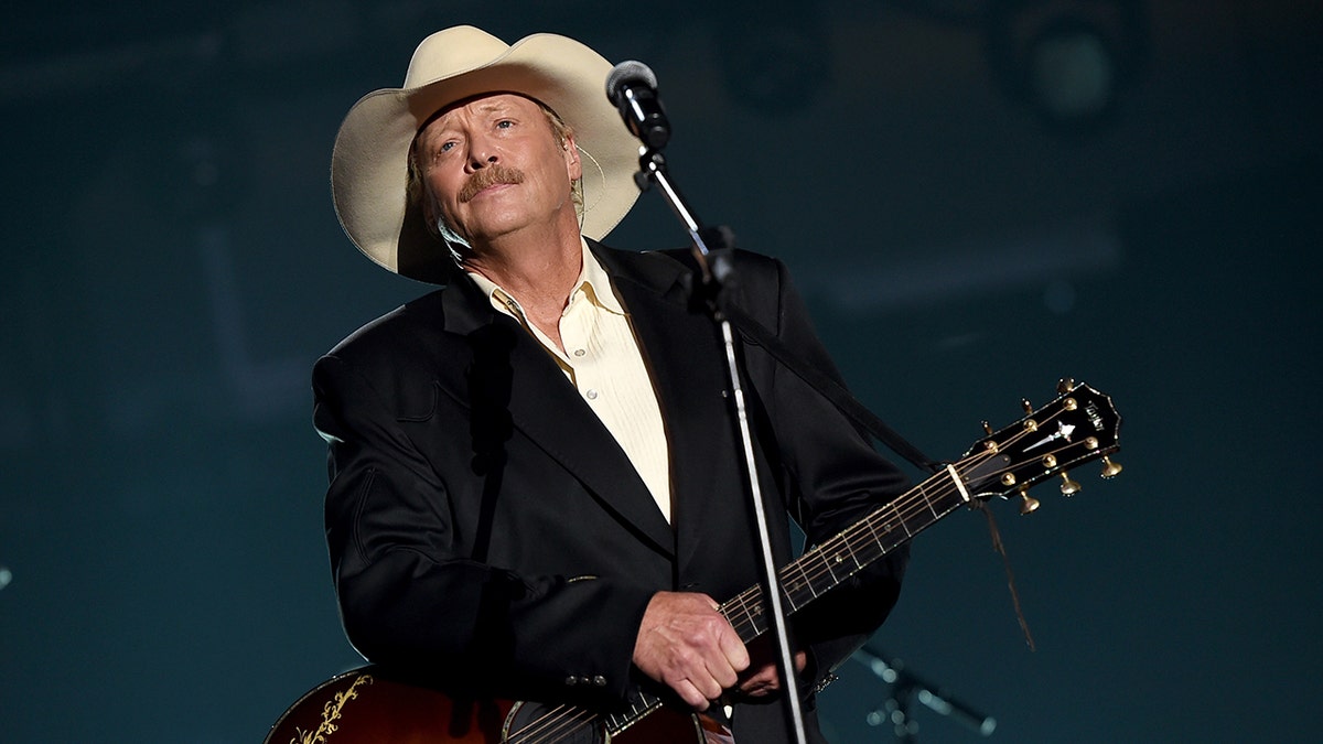 Alan Jackson extends farewell tour amid major health problems: 'I'm going  to give them the best show' | Fox News