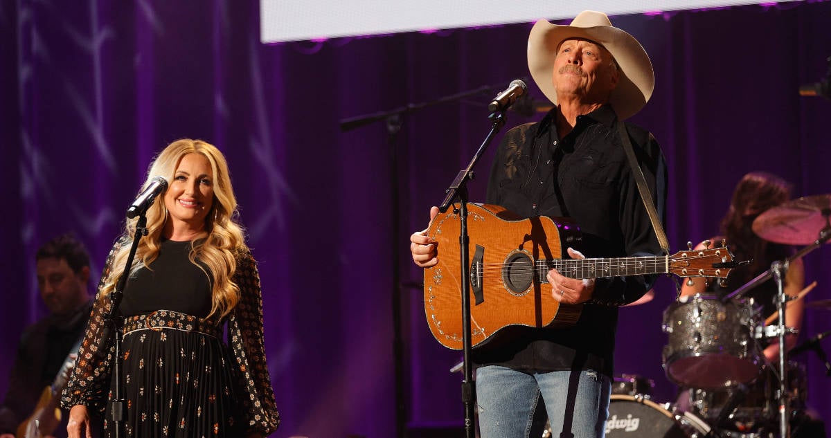 Alan Jackson & Lee Ann Womack – “Golden Ring”