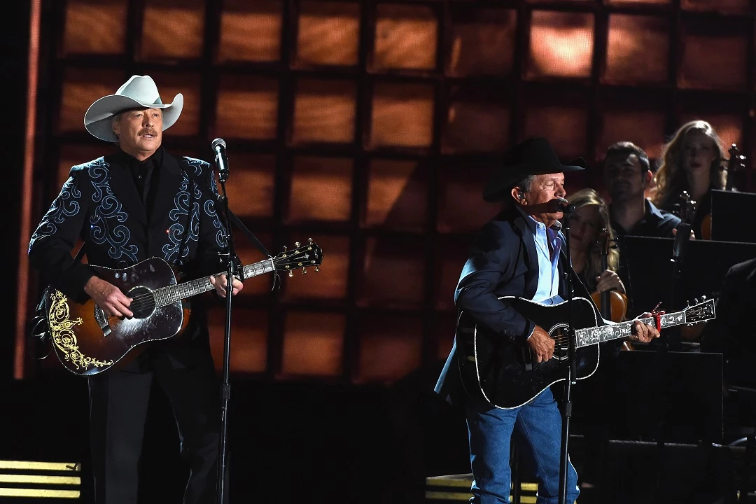 Country Legends Alan Jackson and George Strait Share the Stage During 2016  CMA Awards