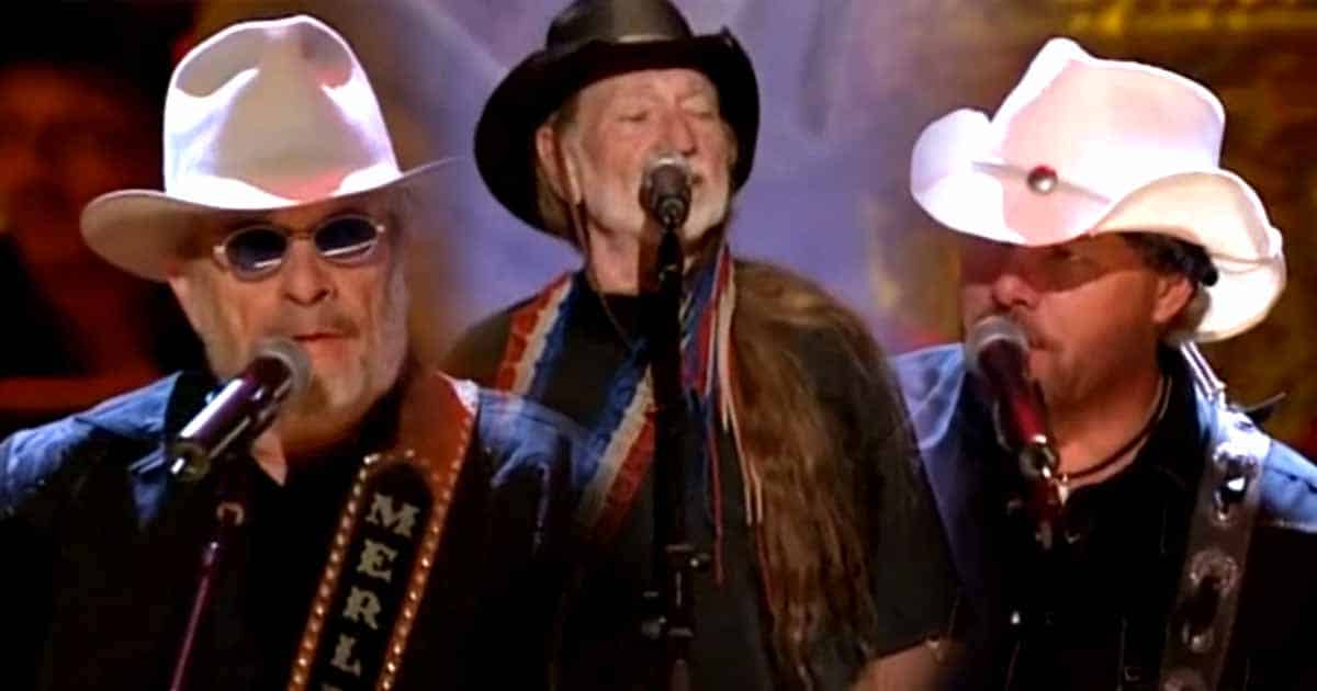 merle-haggard-toby-keith-and-willie-nelson Toby Keith Joined Country Legend Merle Haggard In A Memorable Duet of "Mama Tried"